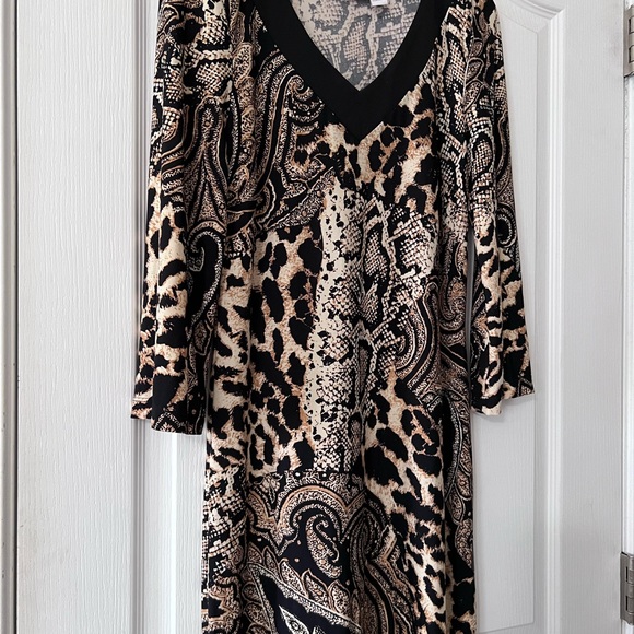 Chico’s v-neck dress. 3/4 sleeve Chico’s size 0 which is equivalent to a small/4 - Picture 4 of 9